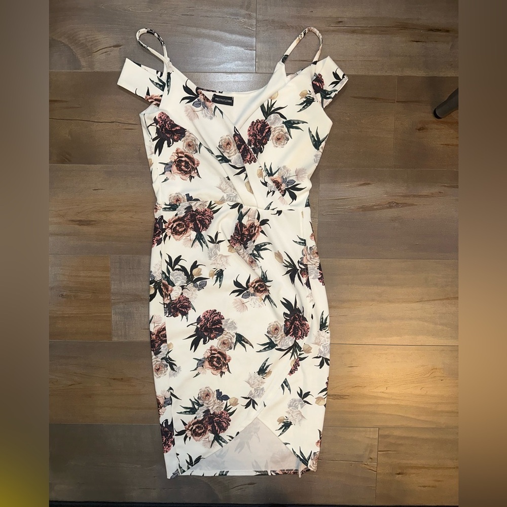 PrettyLittleThing Cream Asymmetrical Cold Shoulder Bodycon Dress